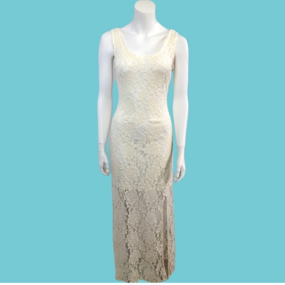 WHITE LACE MAXI DRESS - Picture 2 of 11